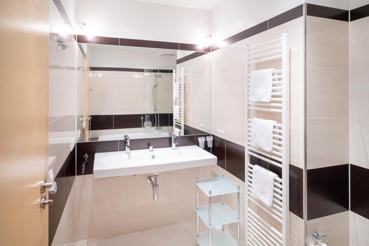 Bohemia Apartments การ์กเอลเลิน ภายนอก รูปภาพ